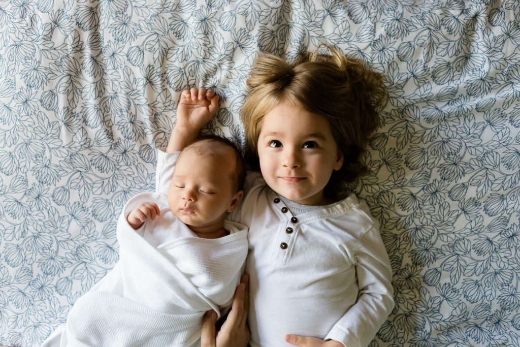 Enfant et bébé dans la théorie de l'attachement